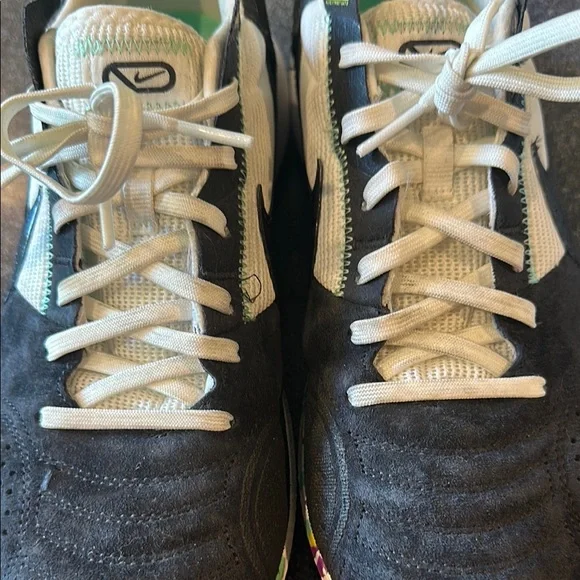 Nike Indoor soccer shoes Size 7 in men’s sizing - Picture 3 of 4